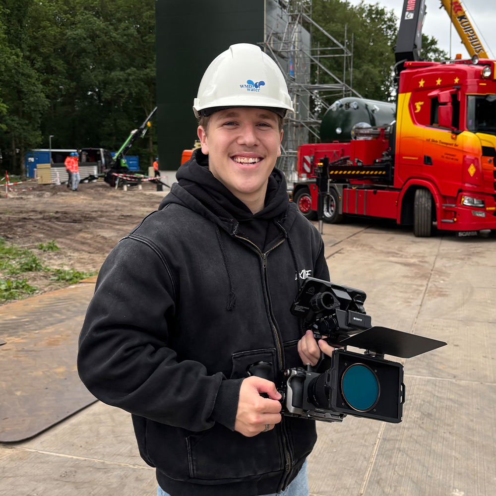 Professioneel afgeleverde projectvideo zichtbaar op laptopscherm tijdens presentatie